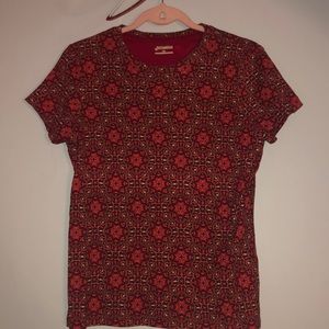 Red and white patterned scoop shirt